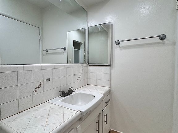 5th image of 3520 Vinton Ave #3