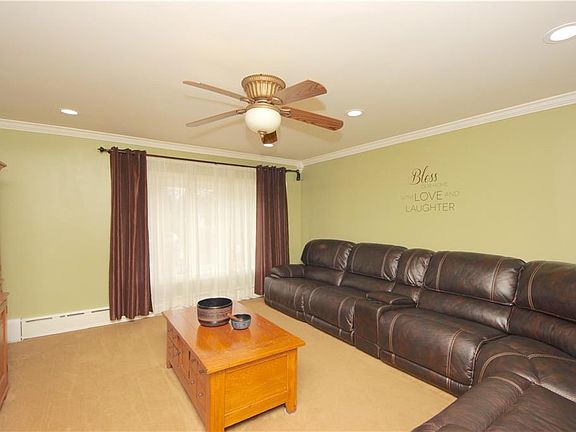 3rd image of 18 Bainton St