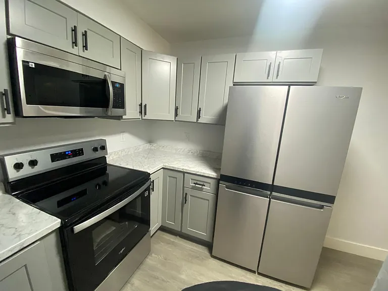 Riverside Apartments — Photo 2