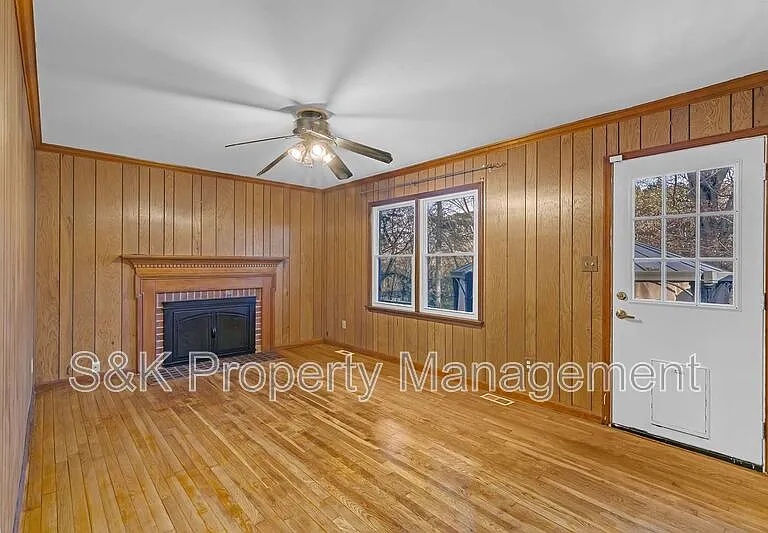 350 Hughes Dr — Photo 5