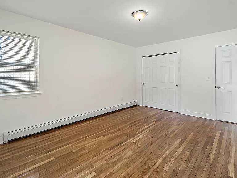Clinton Manor Arms Apartments — Photo 23