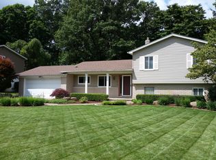340 Melinda Cir, White Lake, MI