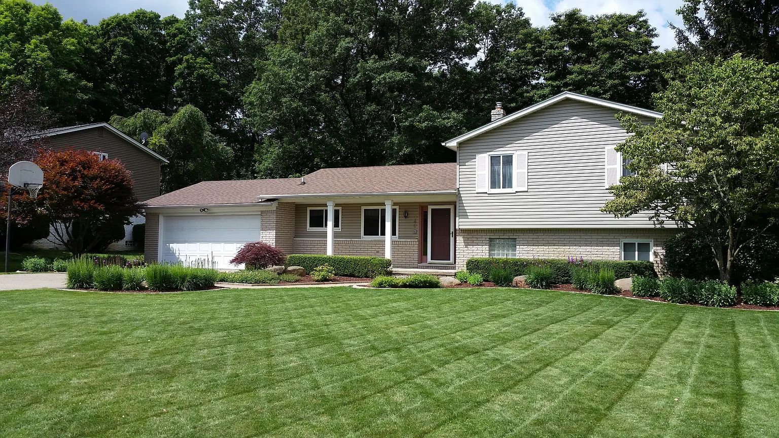 340 Melinda Cir photo 1