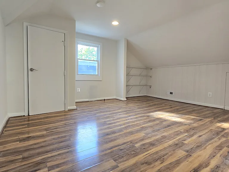 2515 Creighton Ave — Photo 18
