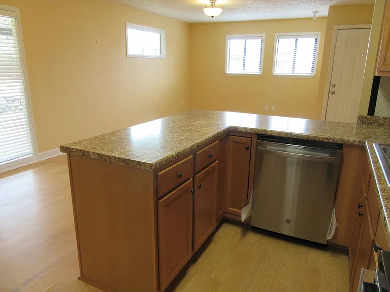 820 Premier Dr — Photo 8