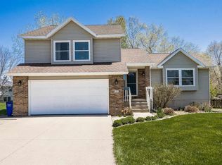 825 Saint Andrews Dr, North Liberty, IA 52317