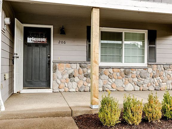 3rd image of 206 Auburn Ln