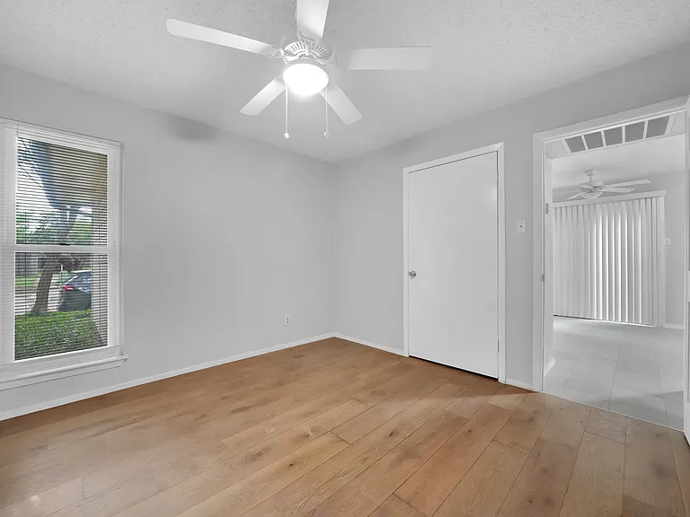 2111 E Belt Line Rd — Photo 11