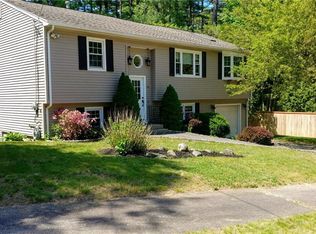 6 Honeylocust Ct, Coventry, RI 02816