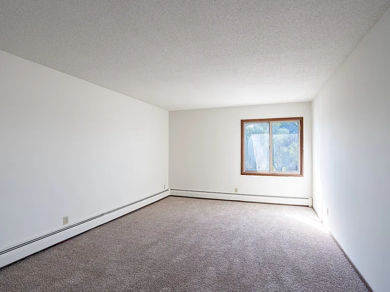Eagan, MN Glen Pond Apartments | Living