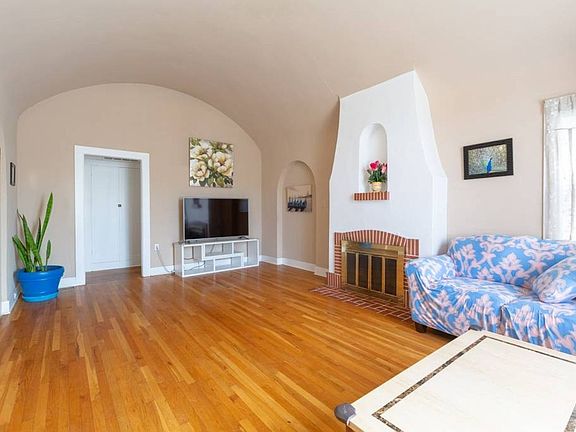 4th image of 205 Palm Court Dr