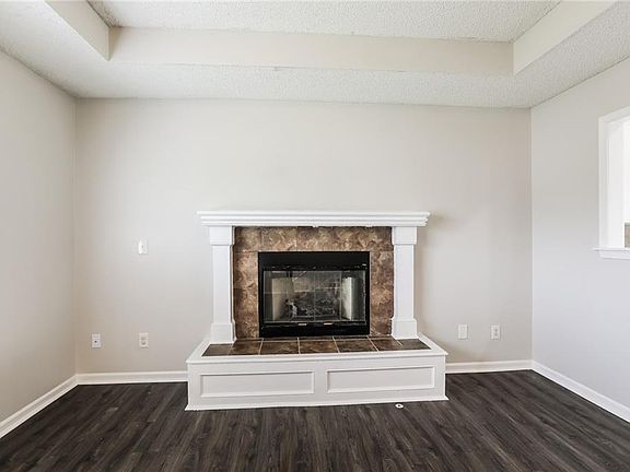 5th image of 714 SW Graystone Dr