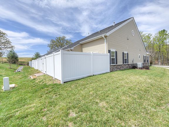 3rd image of 10200 Mill Creek Dr