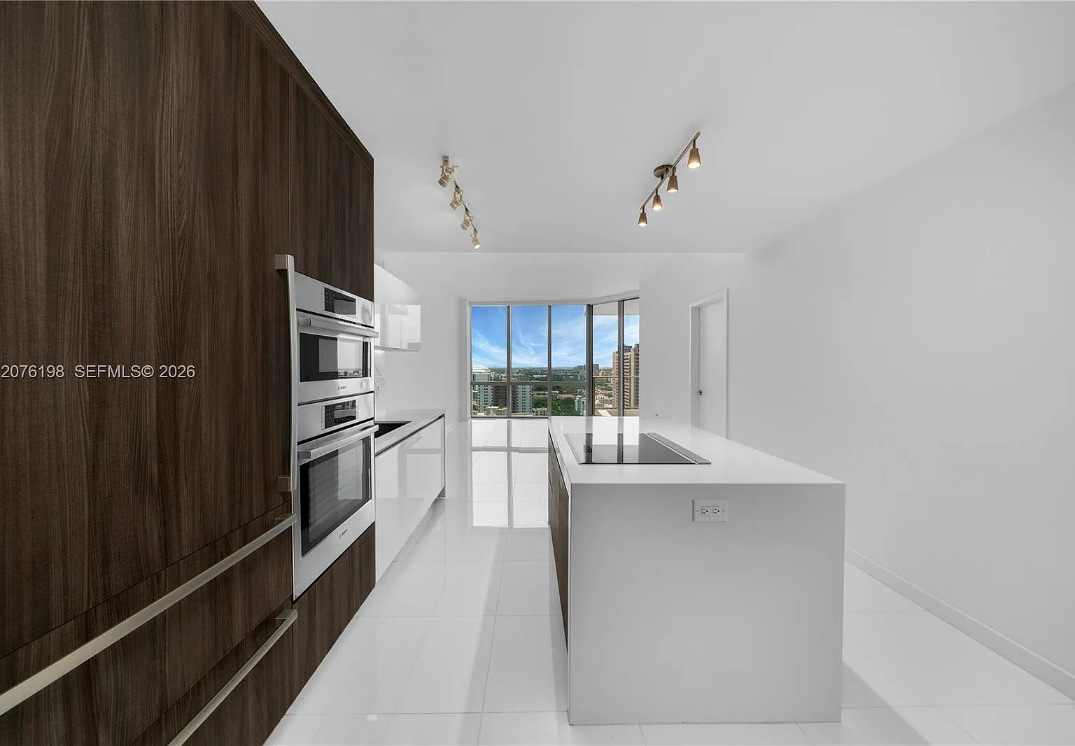 Paramount Miami Worldcent — Photo 1