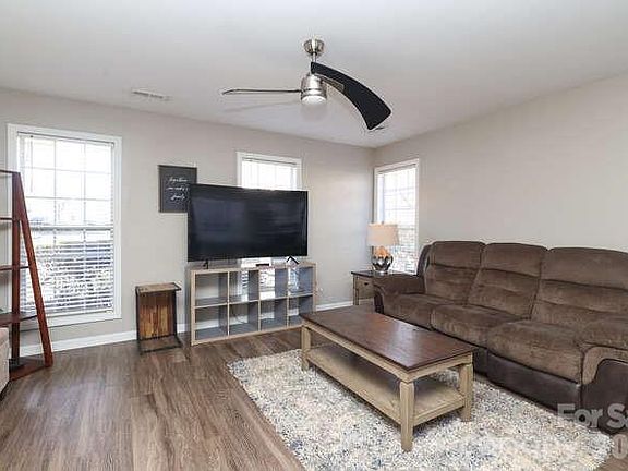 2nd image of 1109 Triece Ln