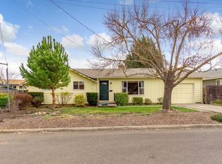 588 N 6th St, Central Pt, OR