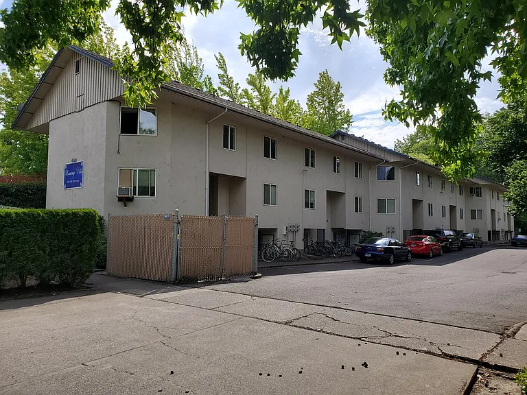 410 NW 8th St — Photo 2