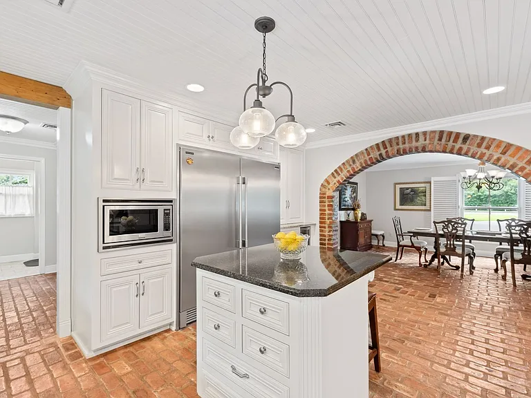 1026 S Morgan Ave — Photo 3