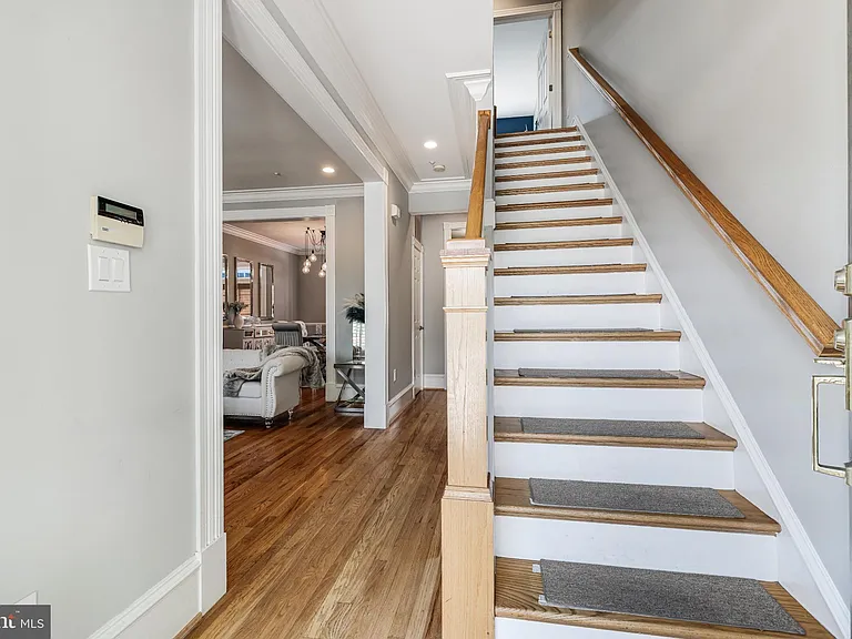 954 N Washington St — Photo 6