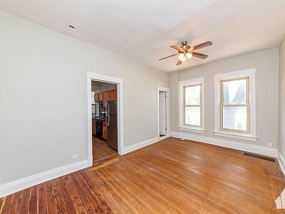 2nd image of 1535 W Leland Ave #1E