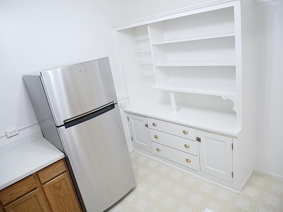4th image of 1418 Larkin St APT 3