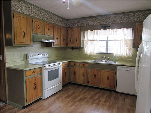 4th image of 1691 Huckaby Rd