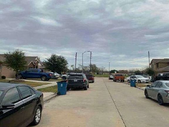 Exterior Neighborhood (street photo)