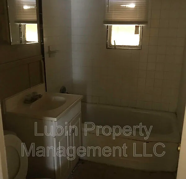 1263 Newark Ave — Photo 4