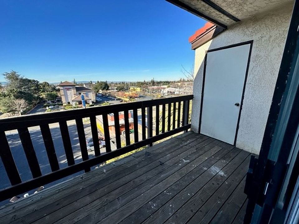 1st image of 921 Fletcher Ln #312