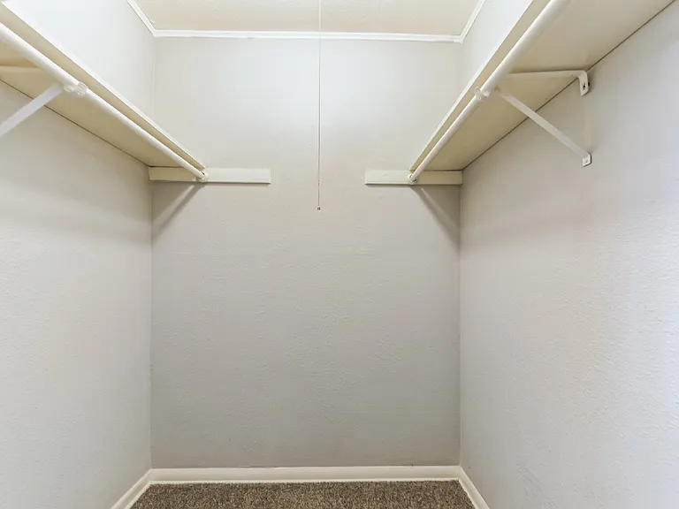 700 Meadowglen Dr — Photo 31