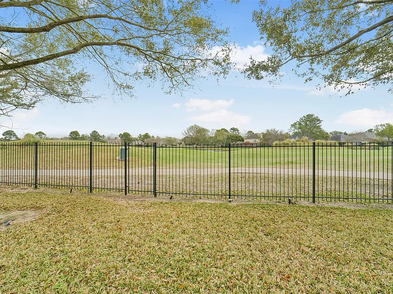2103 Blue Water Bay Dr — Photo 44