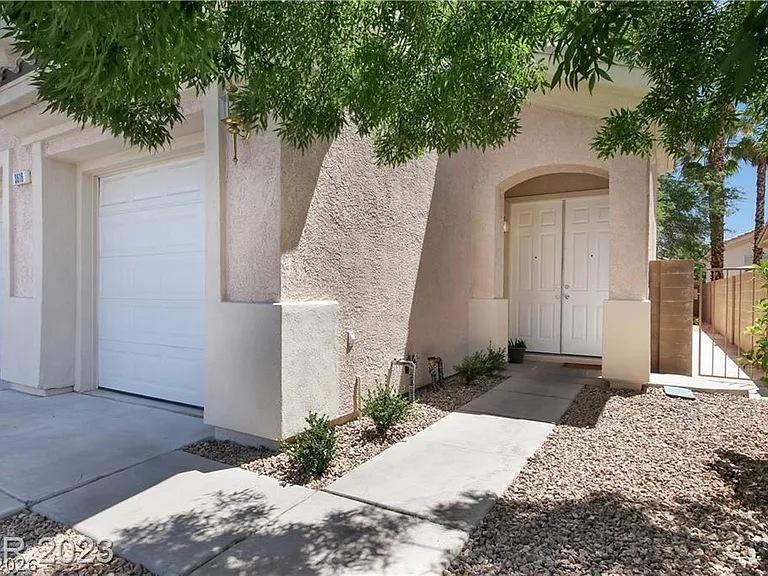 3816 Cape Royal St — Photo 3