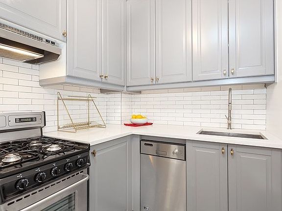 5th image of 220 E 57th St APT 5J