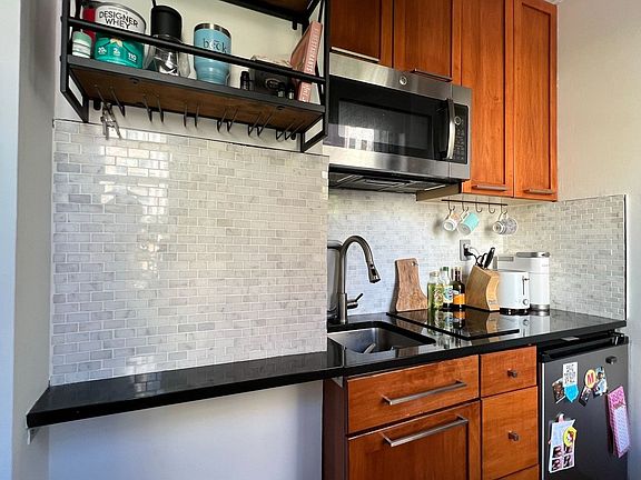 2nd image of 236 E 78th St APT 6B