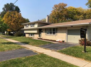 557 Gartner Rd, Naperville, IL 60540