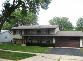 631 Ipswich Ct, Elk Grove Village, IL 60007