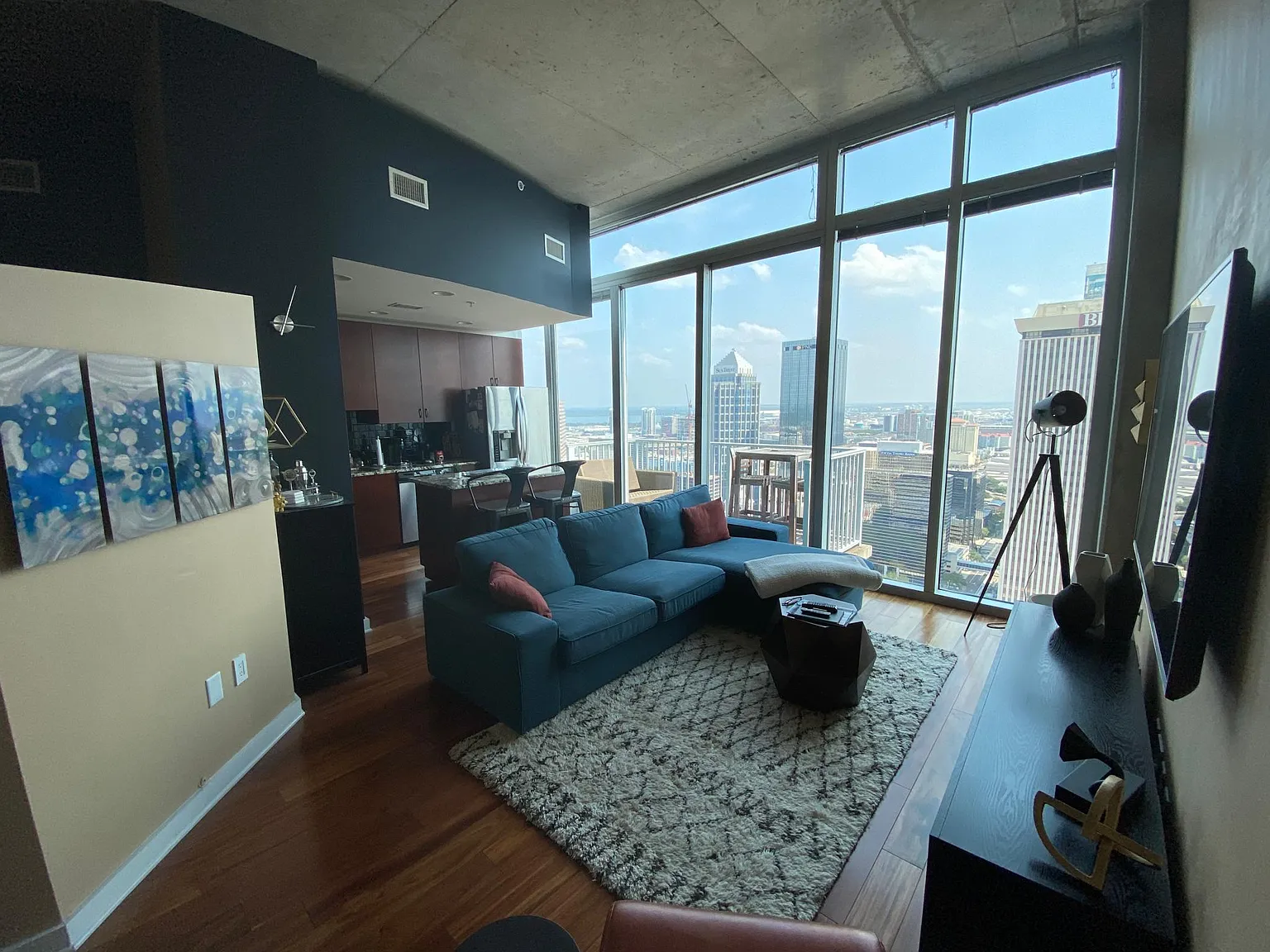 1 bed, 696 sqft, $2,950 — Photo 3