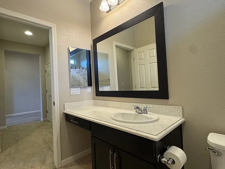 800 Valencia Ct — Photo 32
