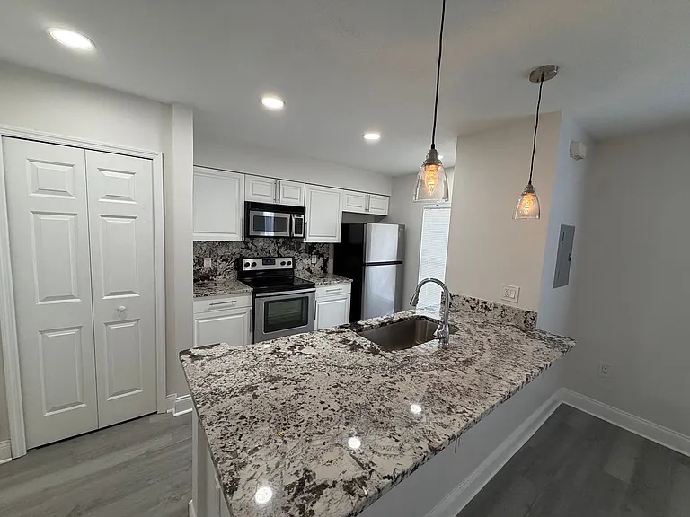 4105 Waterside Island Ct — Photo 4