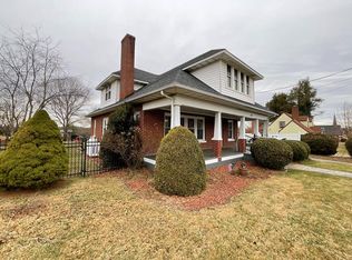 208 S Main St, Hillsville, VA 24343