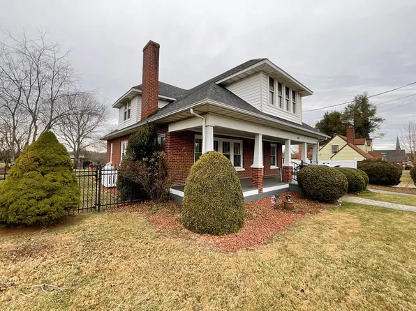 208 S Main St, Hillsville, VA 24343