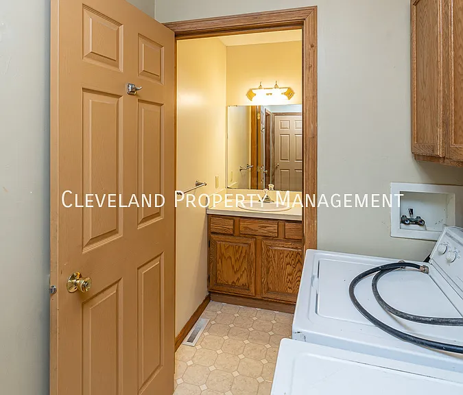 2067 Columbia Rd — Photo 16