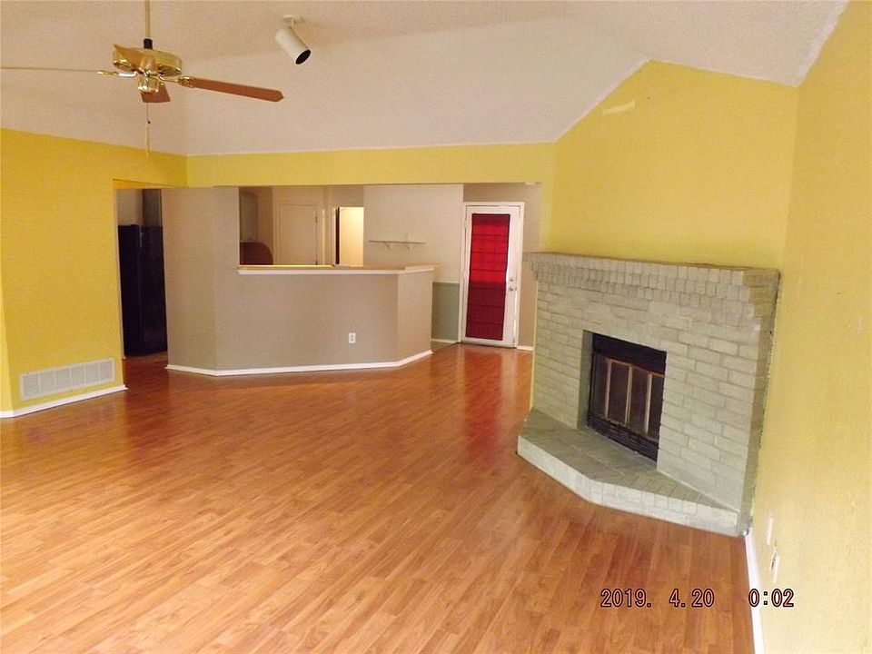 1st image of 872 Whitehall Dr