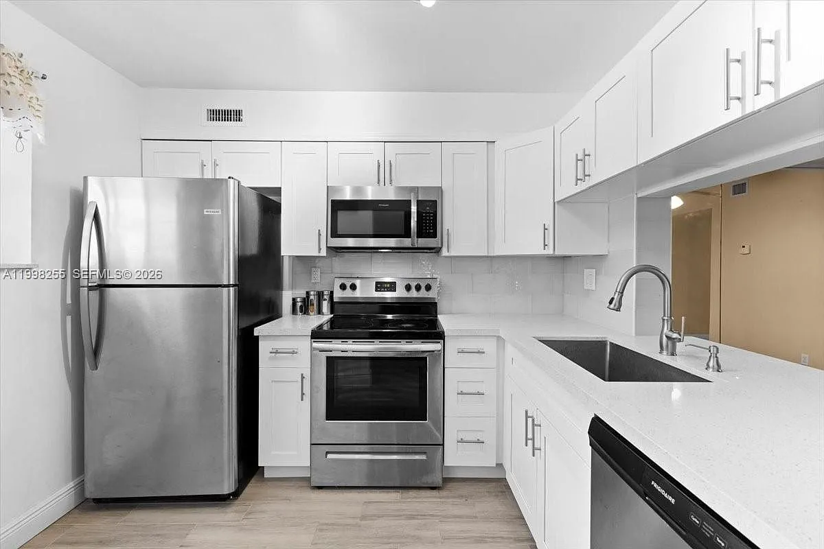 Oakland Forest Club Condo — Photo 4
