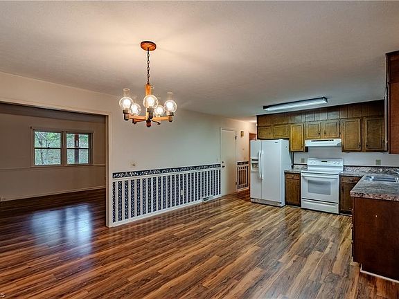 5th image of 169 Tanglewood Dr