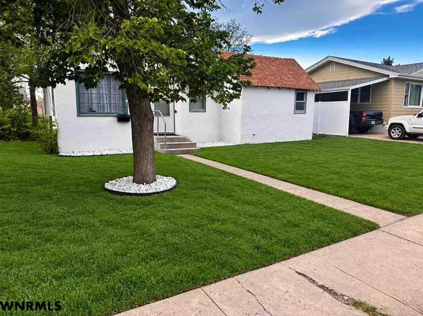 1806 Avenue H, Scottsbluff, NE 69361