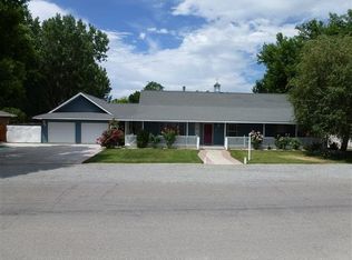 14 Fairway Dr, Yerington, NV