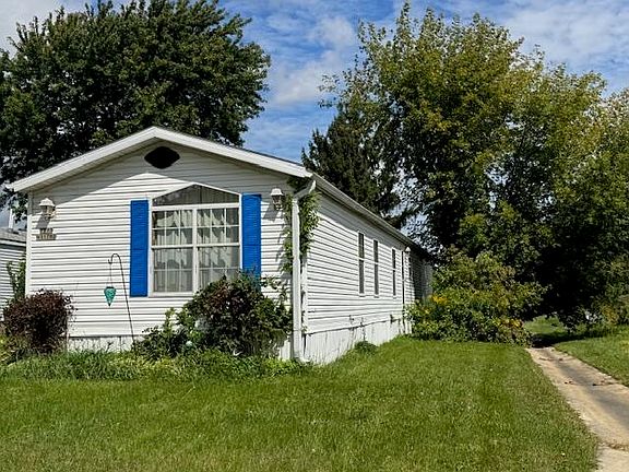 2nd image of W211N11782 Hilltop Cir