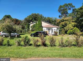 8458 Bussenius Rd, Pasadena, MD 21122