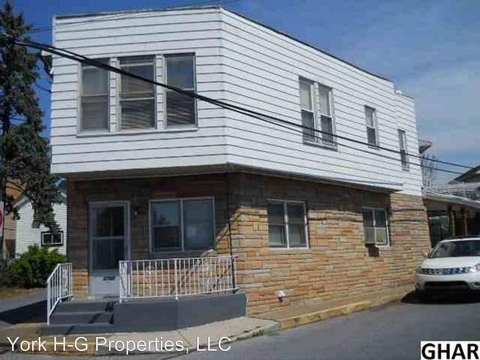2nd image of 2700 Elm St APT 2